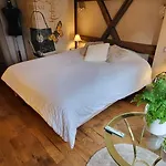 La Tour De La Chapelle - Parking Prive