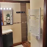 La Tour De La Chapelle - Parking Prive Panzió