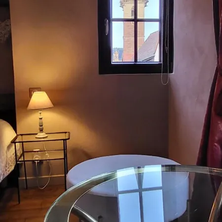 La Tour De La Chapelle - Parking Prive 3*