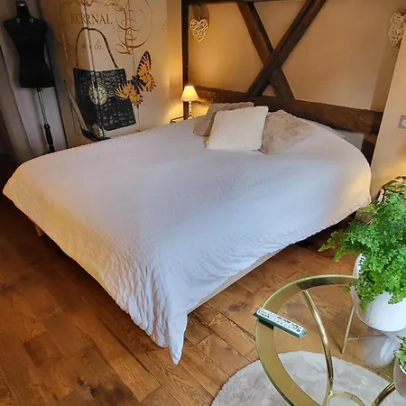 La Tour De La Chapelle - Parking Prive