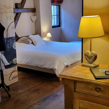 La Tour De La Chapelle - Parking Prive ベッド・アンド・ブレックファスト