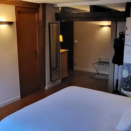 La Tour De La Chapelle - Parking Prive