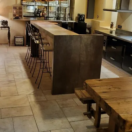 La Tour De La Chapelle - Parking Prive