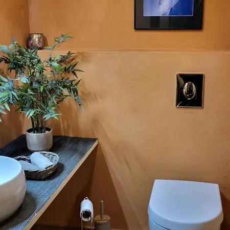 La Tour De La Chapelle - Parking Prive