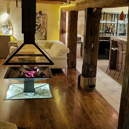 La Tour De La Chapelle - Parking Prive Оберне