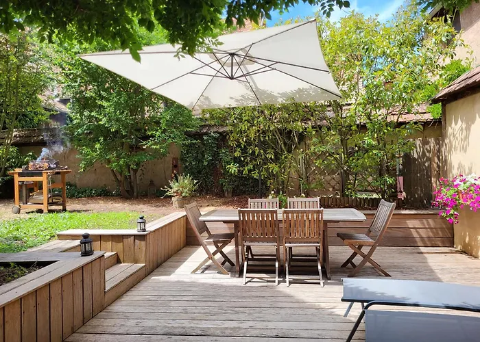 La Tour De La Chapelle - Parking Prive