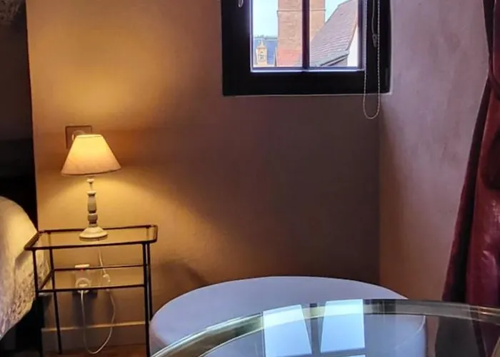 La Tour De La Chapelle - Parking Prive 3*