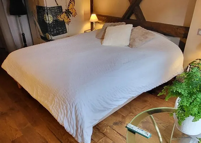 La Tour De La Chapelle - Parking Prive