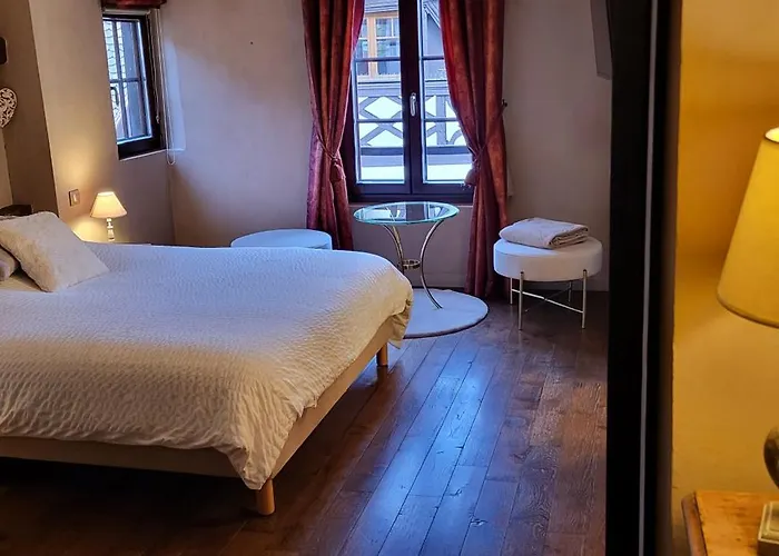 La Tour De La Chapelle - Parking Prive