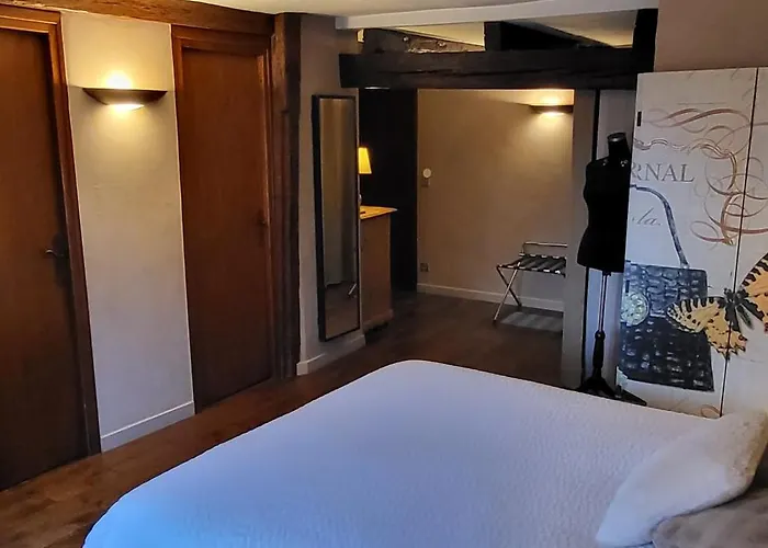 La Tour De La Chapelle - Parking Prive