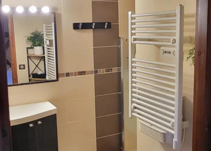 La Tour De La Chapelle - Parking Prive Отель типа 