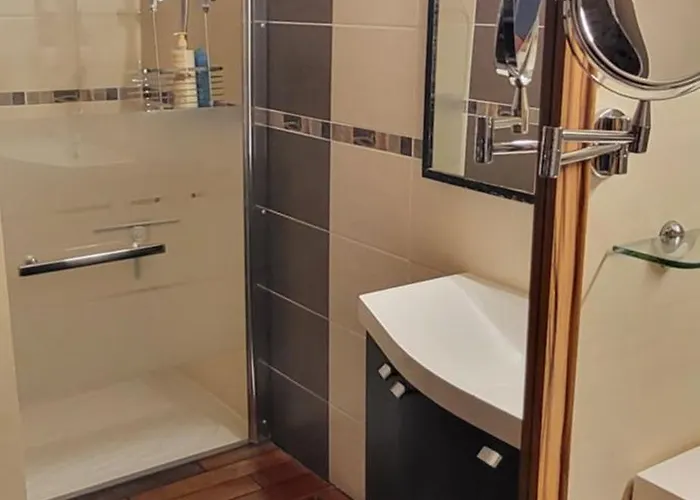 La Tour De La Chapelle - Parking Prive Оберне