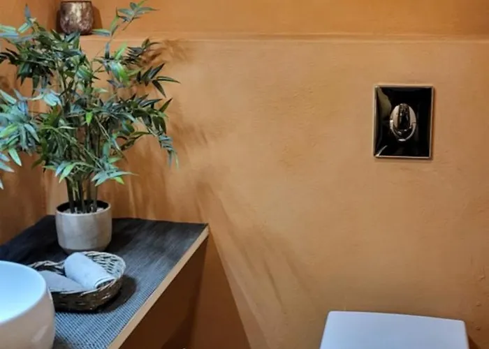 La Tour De La Chapelle - Parking Prive